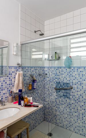 Casa à venda com 297m², 4 quartos e 6 vagas Casa à venda com 297m², 4 quartos e 6 vagasBanheiro da Suíte 2