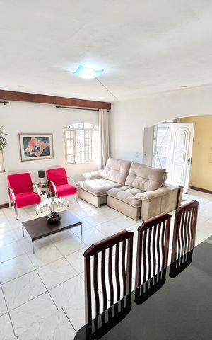 Casa à venda com 120m², 2 quartos e 3 vagas Casa à venda com 120m², 2 quartos e 3 vagasSala