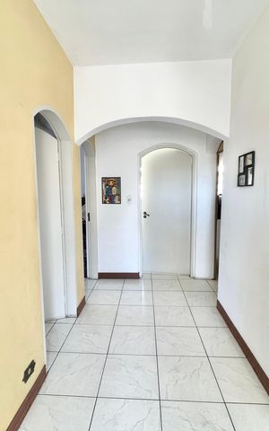 Casa à venda com 120m², 2 quartos e 3 vagas Casa à venda com 120m², 2 quartos e 3 vagasSala