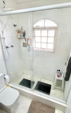 Casa à venda com 120m², 2 quartos e 3 vagas Casa à venda com 120m², 2 quartos e 3 vagasBanheiro