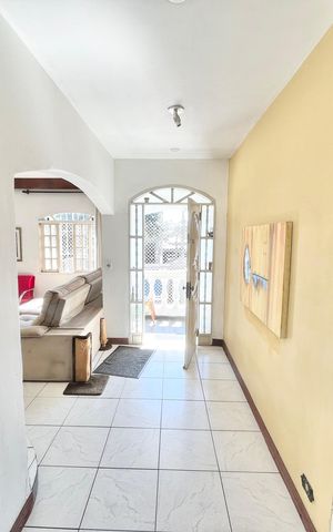 Casa à venda com 120m², 2 quartos e 3 vagas Casa à venda com 120m², 2 quartos e 3 vagasSala