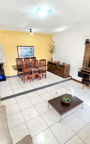 Casa à venda com 120m², 2 quartos e 3 vagas Casa à venda com 120m², 2 quartos e 3 vagasSala