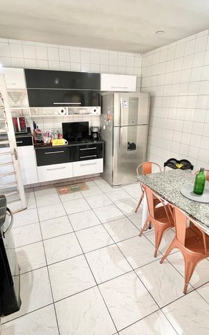 Casa à venda com 120m², 2 quartos e 3 vagas Casa à venda com 120m², 2 quartos e 3 vagasCozinha