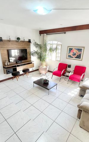 Casa à venda com 120m², 2 quartos e 3 vagas Casa à venda com 120m², 2 quartos e 3 vagasSala