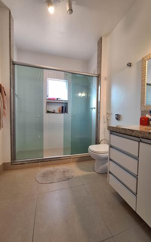 Casa à venda com 400m², 4 quartos e 2 vagas Casa à venda com 400m², 4 quartos e 2 vagasBanheiro Social