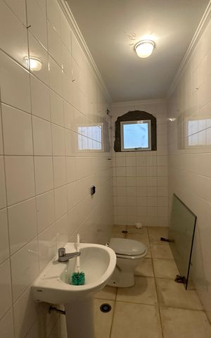 Casa de condomínio para alugar com 450m², 4 quartos e 4 vagas Casa de condomínio para alugar com 450m², 4 quartos e 4 vagasBanheiro Social