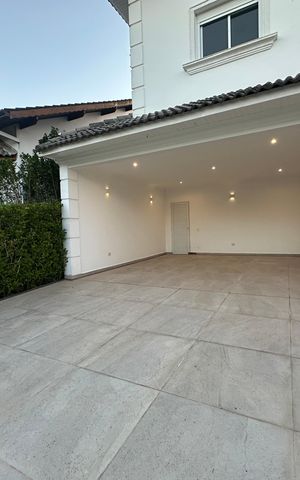 Casa de condomínio para alugar com 450m², 4 quartos e 4 vagas Casa de condomínio para alugar com 450m², 4 quartos e 4 vagasGaragem