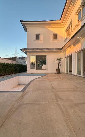 Casa de condomínio para alugar com 450m², 4 quartos e 4 vagas Casa de condomínio para alugar com 450m², 4 quartos e 4 vagasPiscina