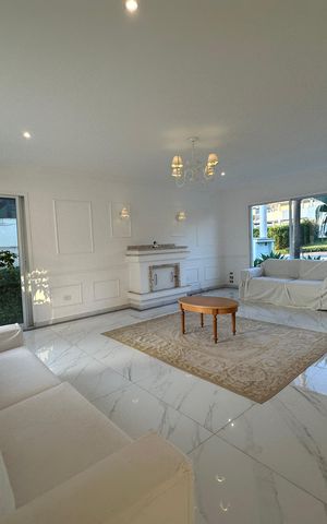 Casa de condomínio para alugar com 450m², 4 quartos e 4 vagas Casa de condomínio para alugar com 450m², 4 quartos e 4 vagasSala