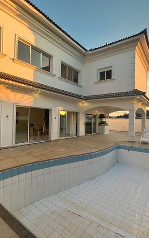 Casa de condomínio para alugar com 450m², 4 quartos e 4 vagas Casa de condomínio para alugar com 450m², 4 quartos e 4 vagasPiscina