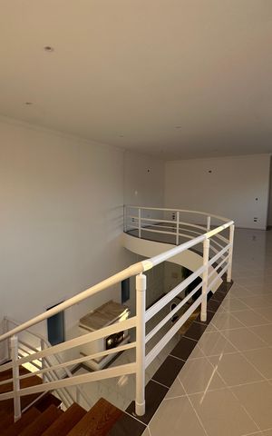 Casa de condomínio para alugar com 450m², 4 quartos e 4 vagas Casa de condomínio para alugar com 450m², 4 quartos e 4 vagasHall social
