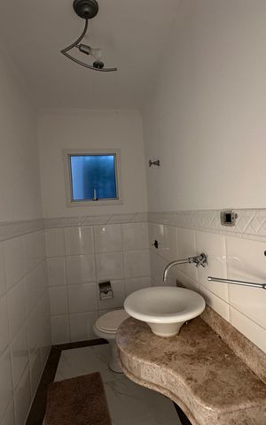 Casa de condomínio para alugar com 450m², 4 quartos e 4 vagas Casa de condomínio para alugar com 450m², 4 quartos e 4 vagasLavabo