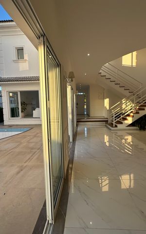 Casa de condomínio para alugar com 450m², 4 quartos e 4 vagas Casa de condomínio para alugar com 450m², 4 quartos e 4 vagasSala de Jantar