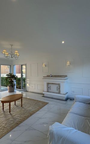 Casa de condomínio para alugar com 450m², 4 quartos e 4 vagas Casa de condomínio para alugar com 450m², 4 quartos e 4 vagasSala