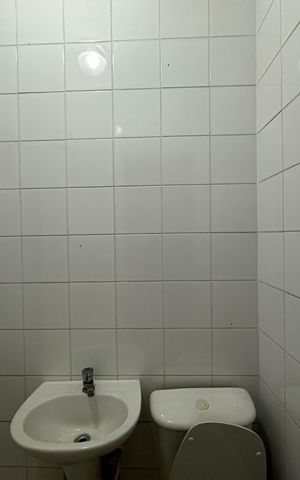Casa de condomínio para alugar com 450m², 4 quartos e 4 vagas Casa de condomínio para alugar com 450m², 4 quartos e 4 vagasBanheiro de serviço