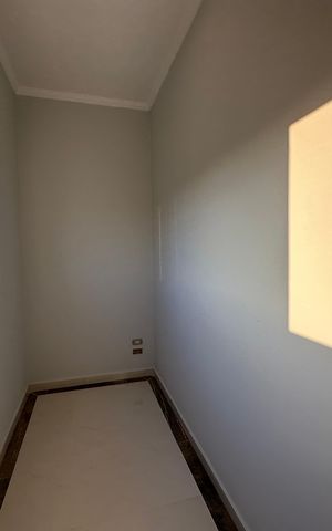 Casa de condomínio para alugar com 450m², 4 quartos e 4 vagas Casa de condomínio para alugar com 450m², 4 quartos e 4 vagasCloset da suíte 2