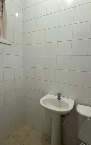 Casa de condomínio para alugar com 450m², 4 quartos e 4 vagas Casa de condomínio para alugar com 450m², 4 quartos e 4 vagasBanheiro de serviço