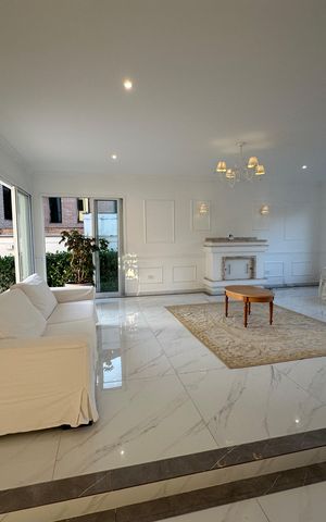 Casa de condomínio para alugar com 450m², 4 quartos e 4 vagas Casa de condomínio para alugar com 450m², 4 quartos e 4 vagasSala