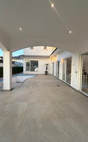 Casa de condomínio para alugar com 450m², 4 quartos e 4 vagas Casa de condomínio para alugar com 450m², 4 quartos e 4 vagasChurrasqueira