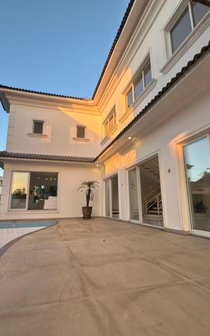 Casa de condomínio para alugar com 450m², 4 quartos e 4 vagas Casa de condomínio para alugar com 450m², 4 quartos e 4 vagasPiscina