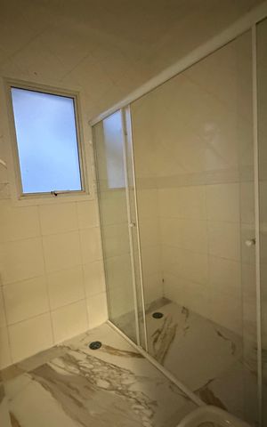 Casa de condomínio para alugar com 450m², 4 quartos e 4 vagas Casa de condomínio para alugar com 450m², 4 quartos e 4 vagasBanheiro da Suíte 4