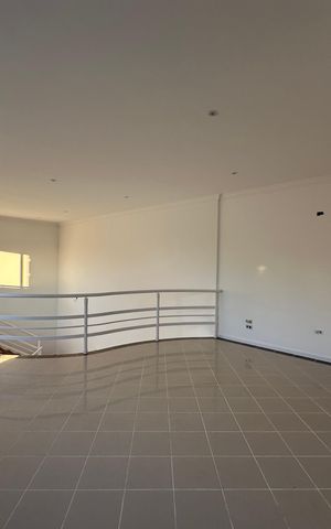 Casa de condomínio para alugar com 450m², 4 quartos e 4 vagas Casa de condomínio para alugar com 450m², 4 quartos e 4 vagasSala de TV