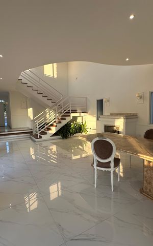 Casa de condomínio para alugar com 450m², 4 quartos e 4 vagas Casa de condomínio para alugar com 450m², 4 quartos e 4 vagasSala de Jantar
