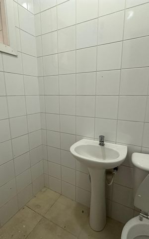 Casa de condomínio para alugar com 450m², 4 quartos e 4 vagas Casa de condomínio para alugar com 450m², 4 quartos e 4 vagasBanheiro de serviço