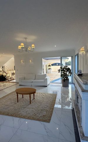 Casa de condomínio para alugar com 450m², 4 quartos e 4 vagas Casa de condomínio para alugar com 450m², 4 quartos e 4 vagasSala