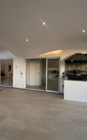 Casa de condomínio para alugar com 450m², 4 quartos e 4 vagas Casa de condomínio para alugar com 450m², 4 quartos e 4 vagasChurrasqueira