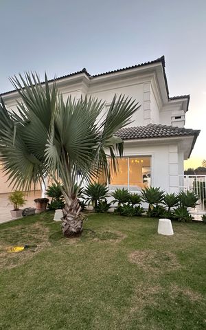 Casa de condomínio para alugar com 450m², 4 quartos e 4 vagas Casa de condomínio para alugar com 450m², 4 quartos e 4 vagasFachada