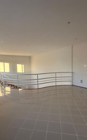 Casa de condomínio para alugar com 450m², 4 quartos e 4 vagas Casa de condomínio para alugar com 450m², 4 quartos e 4 vagasSala de TV