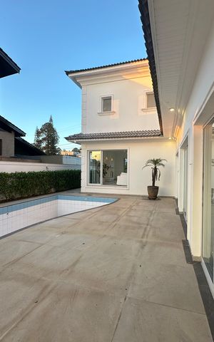 Casa de condomínio para alugar com 450m², 4 quartos e 4 vagas Casa de condomínio para alugar com 450m², 4 quartos e 4 vagasPiscina