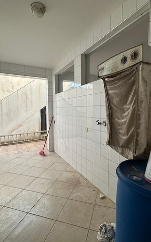 Casa de condomínio para alugar com 450m², 4 quartos e 4 vagas Casa de condomínio para alugar com 450m², 4 quartos e 4 vagasÁrea de Serviço