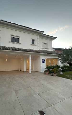 Casa de condomínio para alugar com 450m², 4 quartos e 4 vagas Casa de condomínio para alugar com 450m², 4 quartos e 4 vagasFachada