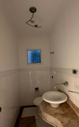 Casa de condomínio para alugar com 450m², 4 quartos e 4 vagas Casa de condomínio para alugar com 450m², 4 quartos e 4 vagasLavabo