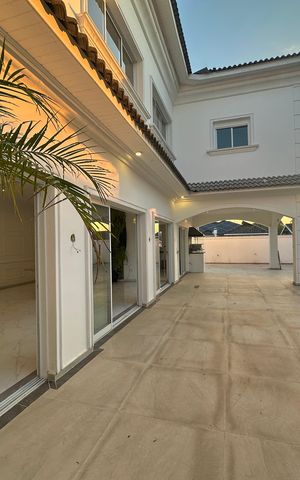 Casa de condomínio para alugar com 450m², 4 quartos e 4 vagas Casa de condomínio para alugar com 450m², 4 quartos e 4 vagasPiscina