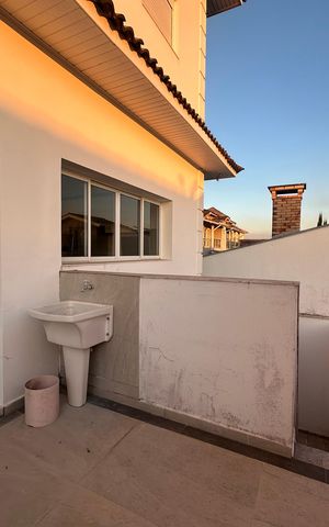 Casa de condomínio para alugar com 450m², 4 quartos e 4 vagas Casa de condomínio para alugar com 450m², 4 quartos e 4 vagasÁrea de Serviço