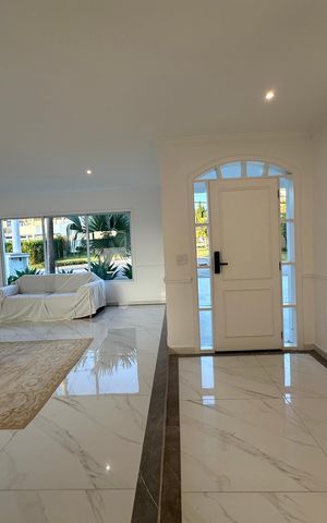 Casa de condomínio para alugar com 450m², 4 quartos e 4 vagas Casa de condomínio para alugar com 450m², 4 quartos e 4 vagasSala