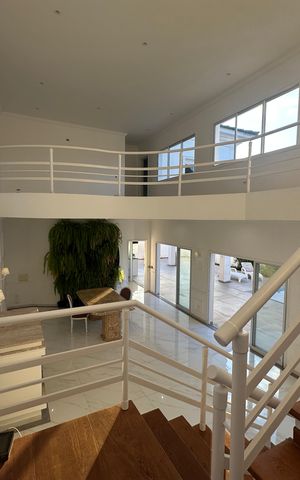 Casa de condomínio para alugar com 450m², 4 quartos e 4 vagas Casa de condomínio para alugar com 450m², 4 quartos e 4 vagasHall social