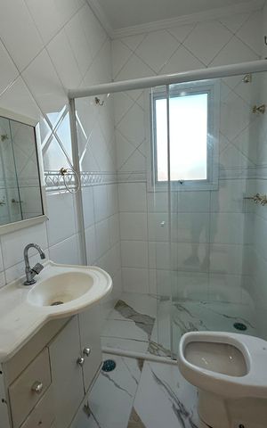 Casa de condomínio para alugar com 450m², 4 quartos e 4 vagas Casa de condomínio para alugar com 450m², 4 quartos e 4 vagasBanheiro da Suíte 1
