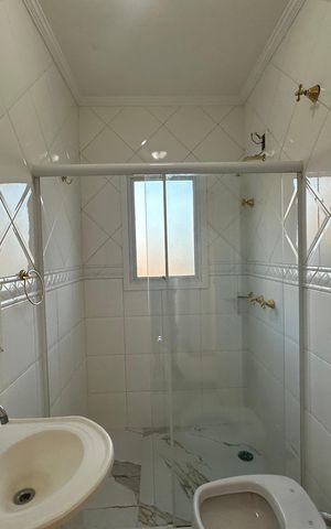 Casa de condomínio para alugar com 450m², 4 quartos e 4 vagas Casa de condomínio para alugar com 450m², 4 quartos e 4 vagasBanheiro da Suíte 1
