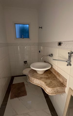 Casa de condomínio para alugar com 450m², 4 quartos e 4 vagas Casa de condomínio para alugar com 450m², 4 quartos e 4 vagasLavabo