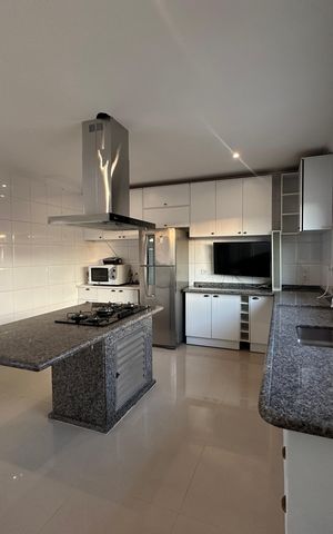 Casa de condomínio para alugar com 450m², 4 quartos e 4 vagas Casa de condomínio para alugar com 450m², 4 quartos e 4 vagasCozinha