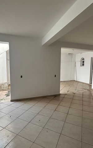 Casa de condomínio para alugar com 450m², 4 quartos e 4 vagas Casa de condomínio para alugar com 450m², 4 quartos e 4 vagasÁrea comum