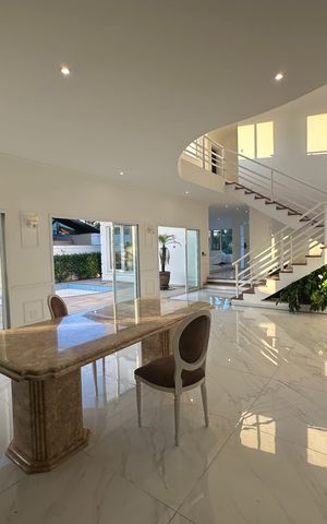 Casa de condomínio para alugar com 450m², 4 quartos e 4 vagas Casa de condomínio para alugar com 450m², 4 quartos e 4 vagasSala de Jantar