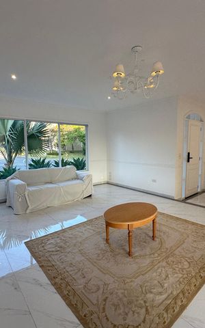 Casa de condomínio para alugar com 450m², 4 quartos e 4 vagas Casa de condomínio para alugar com 450m², 4 quartos e 4 vagasSala