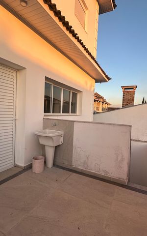 Casa de condomínio para alugar com 450m², 4 quartos e 4 vagas Casa de condomínio para alugar com 450m², 4 quartos e 4 vagasÁrea de Serviço