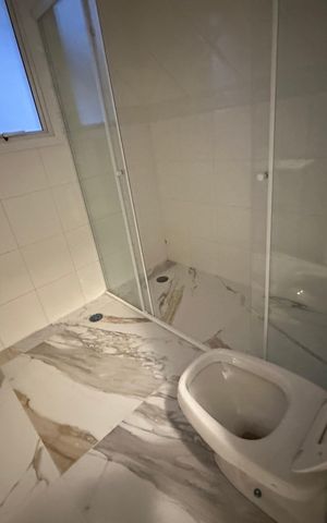 Casa de condomínio para alugar com 450m², 4 quartos e 4 vagas Casa de condomínio para alugar com 450m², 4 quartos e 4 vagasBanheiro da Suíte 4