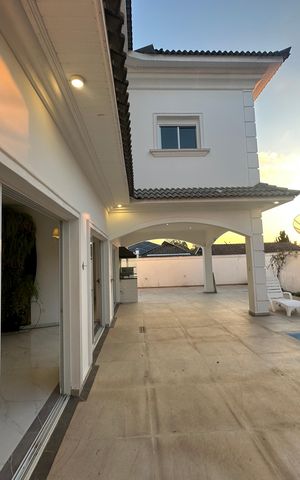 Casa de condomínio para alugar com 450m², 4 quartos e 4 vagas Casa de condomínio para alugar com 450m², 4 quartos e 4 vagasPiscina